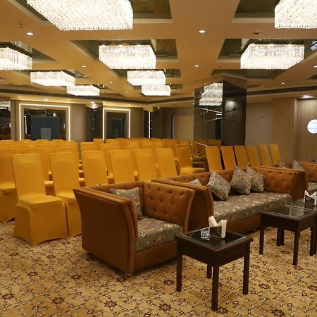 The Royal Class Hotel Gwalior Exterior photo