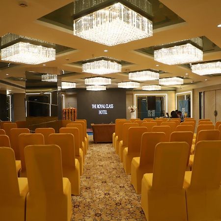 The Royal Class Hotel Gwalior Exterior photo