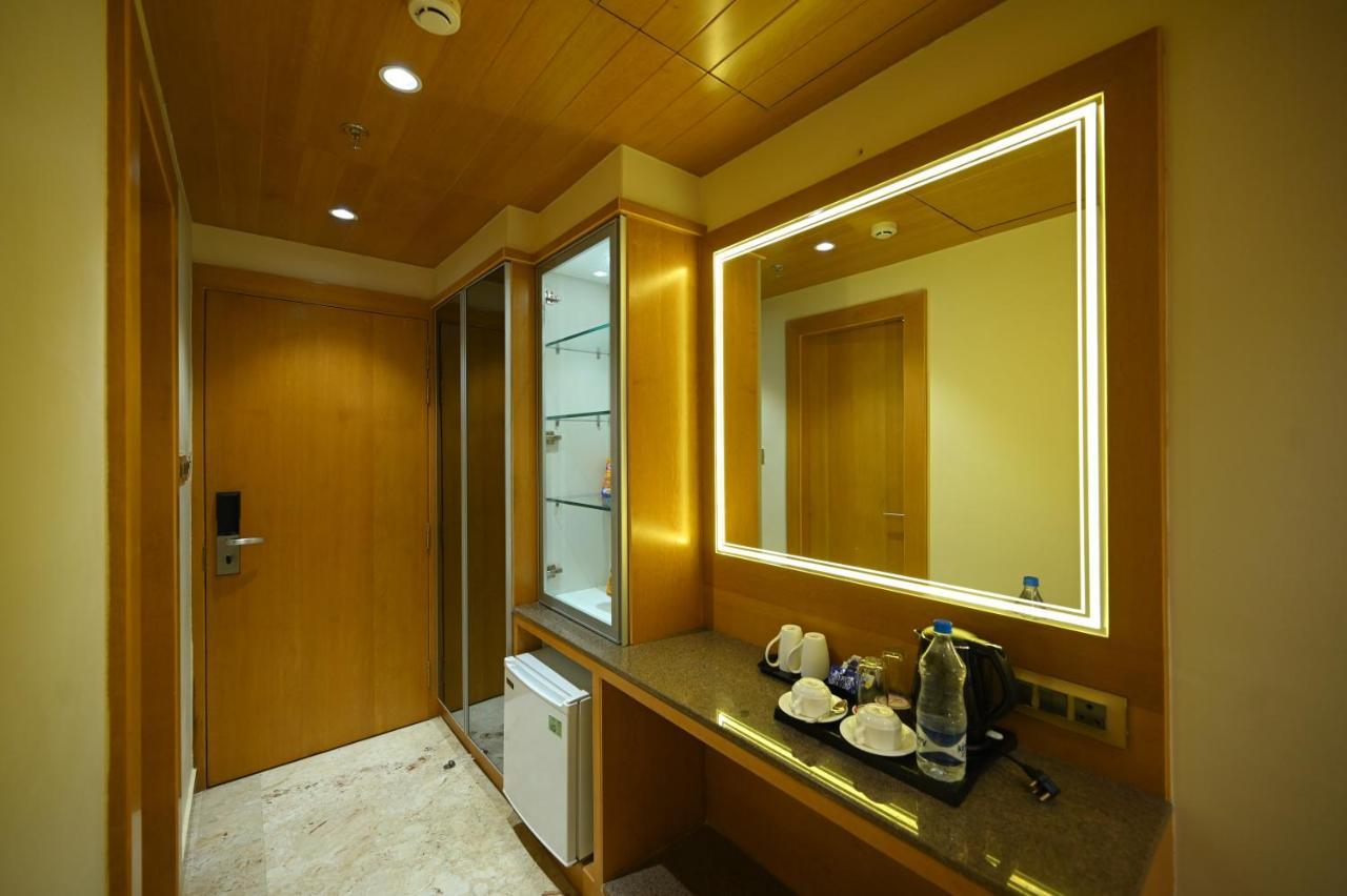 The Royal Class Hotel Gwalior Exterior photo