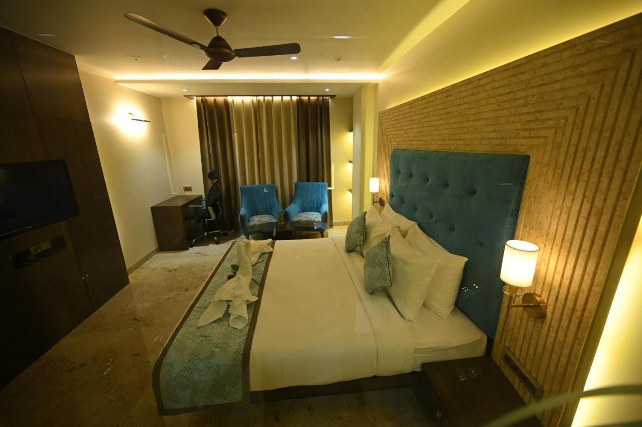 The Royal Class Hotel Gwalior Exterior photo